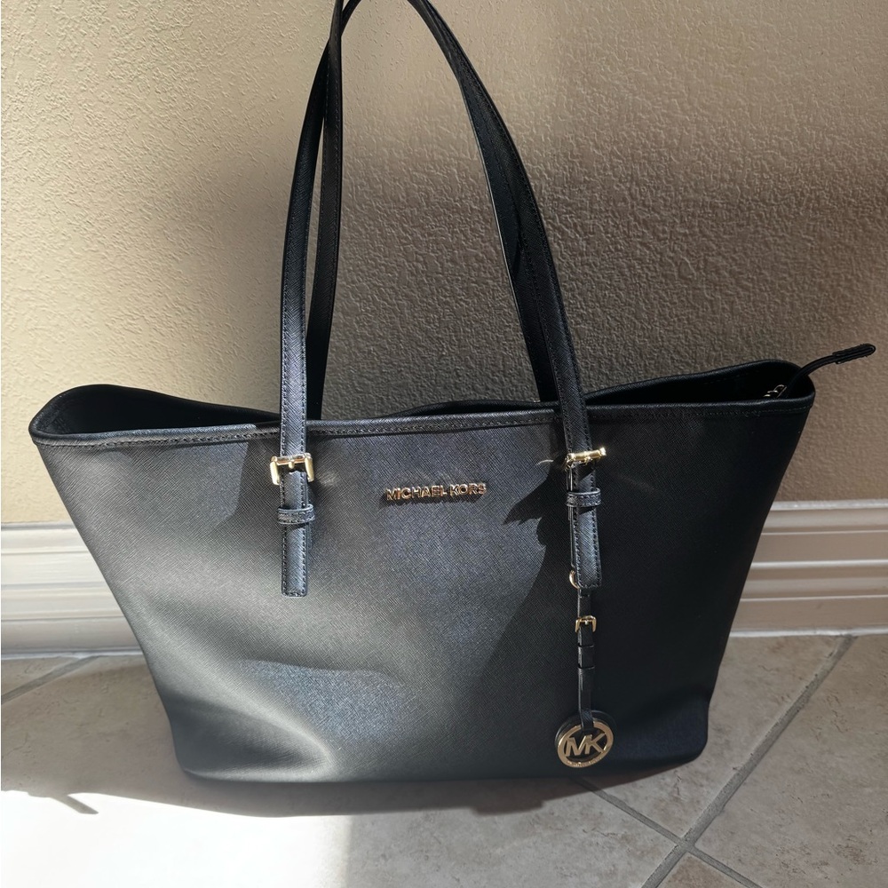 Elegant Michael Kors Black Tote Bag